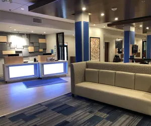 Photo 4 - Holiday Inn Express & Suites Racine, an IHG Hotel