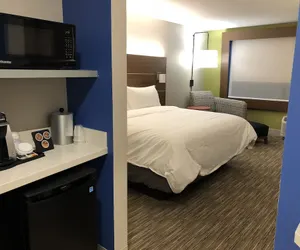 Photo 5 - Holiday Inn Express & Suites Racine, an IHG Hotel