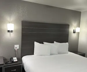 Photo 4 - Sleepy Traveler Motel