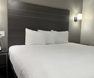 Photo 2 - Sleepy Traveler Motel