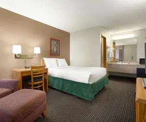 Photo 3 - Travelodge by Wyndham Wellington KS