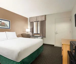 Photo 4 - Travelodge by Wyndham Wellington KS