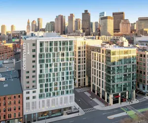 Photo 2 - Courtyard by Marriott Boston Downtown/North Station