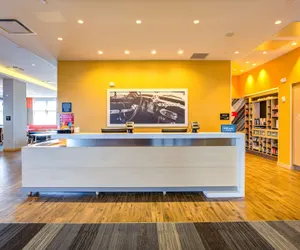 Photo 4 - Hampton Inn & Suites Boston/Waltham