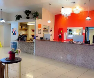 Photo 5 - Bridgeway Inn & Suites Portland Airport
