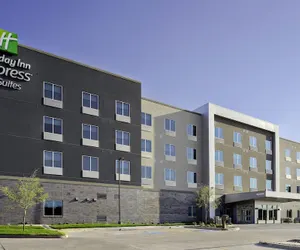 Photo 2 - Holiday Inn Express & Suites Lubbock Central - Univ Area, an IHG Hotel