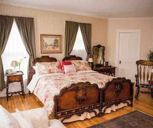 Photo 4 - Springside Inn