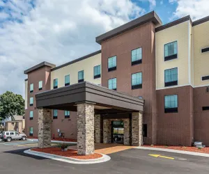 Photo 2 - Cobblestone Hotel & Suites - Hartford