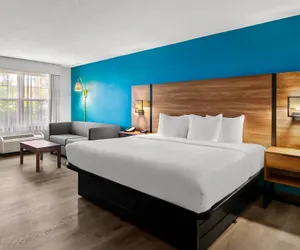 Photo 2 - Clarion Inn Falls Church - Arlington