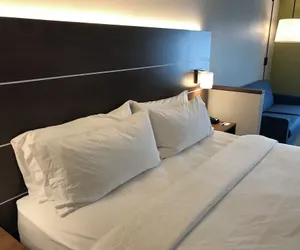 Photo 4 - Holiday Inn Express & Suites Hannibal - Medical Center by IHG