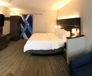 Photo 5 - Holiday Inn Express & Suites Hannibal - Medical Center by IHG