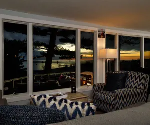 Photo 4 - Looking Glass Beachfront Inn