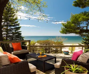 Photo 2 - Looking Glass Beachfront Inn