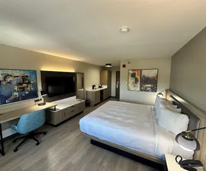 Photo 4 - Midtown Suites-Greenville