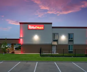 Photo 2 - Red Roof Inn PLUS+ Fort Worth - Burleson