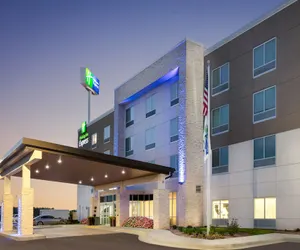 Photo 2 - Holiday Inn Express Calhoun South, an IHG Hotel