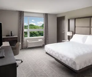 Photo 4 - Holiday Inn Boston Logan Airport - Chelsea by IHG