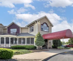 Photo 2 - SureStay Plus Hotel by Best Western Auburn