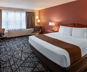 Photo 4 - SureStay Plus Hotel by Best Western Auburn