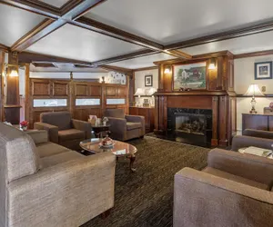 Photo 2 - SureStay Plus Hotel by Best Western Auburn