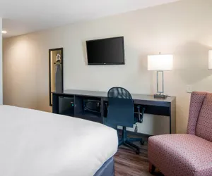 Photo 5 - Econo Lodge Inn & Suites