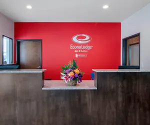 Photo 3 - Econo Lodge Inn & Suites Springfield Main Street