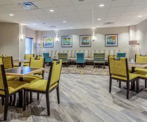 Photo 4 - Hampton Inn & Suites Burlington