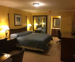 Photo 3 - Dragon Inn & Suites