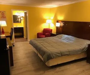 Photo 5 - Dragon Inn & Suites