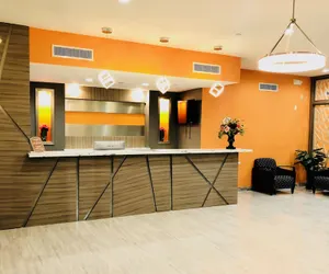 Photo 2 - Baymont by Wyndham Houston Hobby Airport