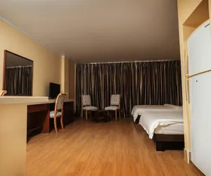 Photo 3 - Gold Beach Hotel