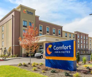 Photo 2 - Comfort Inn & Suites Boise Airport