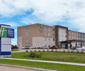 Photo 2 - Holiday Inn Express & Suites Marshalltown, an IHG Hotel