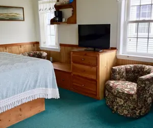 Photo 5 - Moody's Motel & Cottages