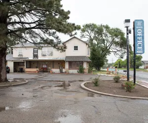 Photo 3 - Country Club Inn