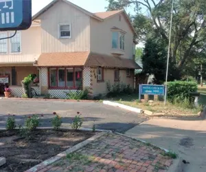 Photo 2 - Country Club Inn