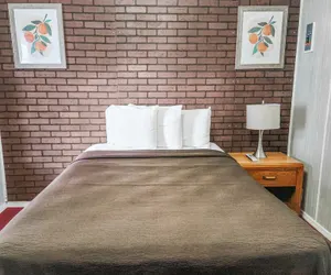 Photo 4 - Country Club Inn