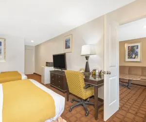 Photo 5 - Umpqua Valley Hotel