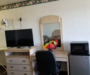 Photo 5 - Turnpike Motel