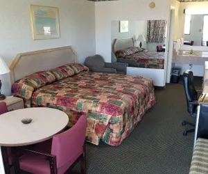 Photo 3 - Turnpike Motel