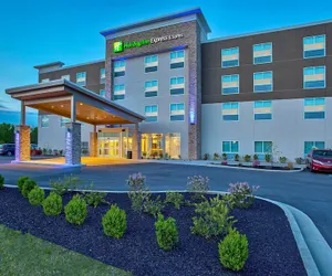 Photo 2 - Holiday Inn Express & Suites Lexington W - Versailles by IHG