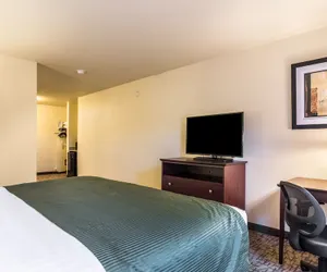 Photo 5 - Cobblestone Hotel & Suites - Hutchinson