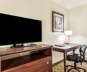 Photo 2 - Cobblestone Hotel & Suites - Hutchinson
