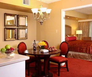Photo 5 - Jockey Club Suites