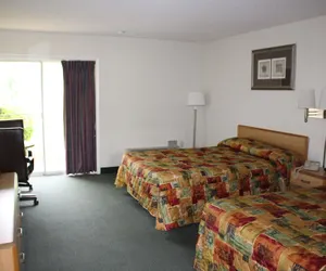 Photo 4 - Hometown  Inn