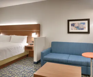 Photo 3 - Holiday Inn Express & Suites Gainesville I-75 by IHG