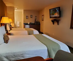 Photo 5 - Redwood Garden Inn