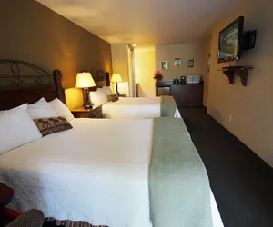 Photo 4 - Redwood Garden Inn