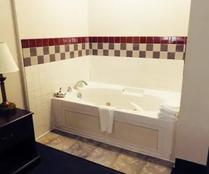 Photo 5 - Americas Best Value Inn Fredonia