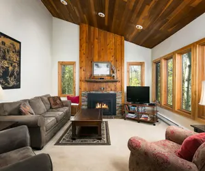Photo 2 - White Pines Crescent Ridge 3-bedroom Condo - Walk to Slopes